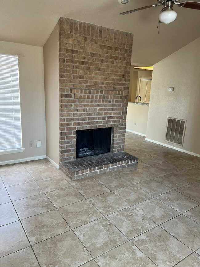 Building Photo - 6823 Wellwood Ct