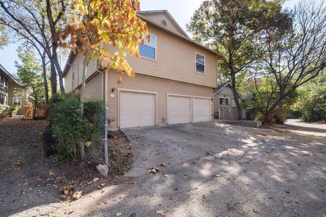 Building Photo - 2906 Pearl St