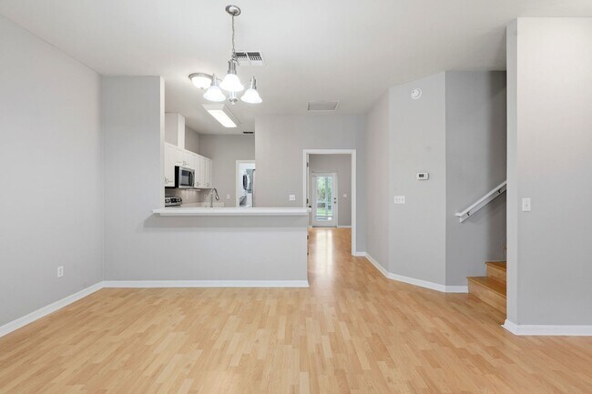 Building Photo - 162 SW 145th Dr