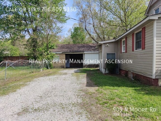 Building Photo - 909 N Moore Rd