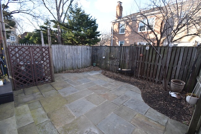 Building Photo - Bashford Lane Cluster