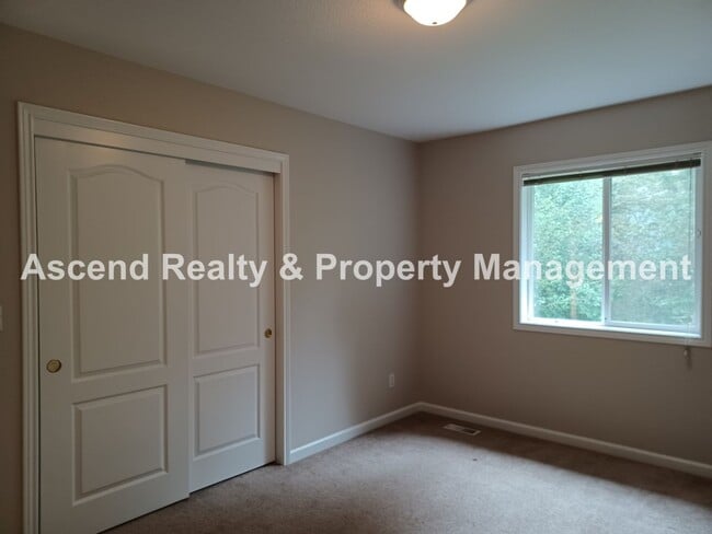 Building Photo - Gorgeous Updated Murrayhill Area 4 Bed on ...