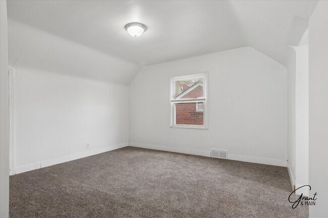 Building Photo - $1300 3 bedroom bungalow