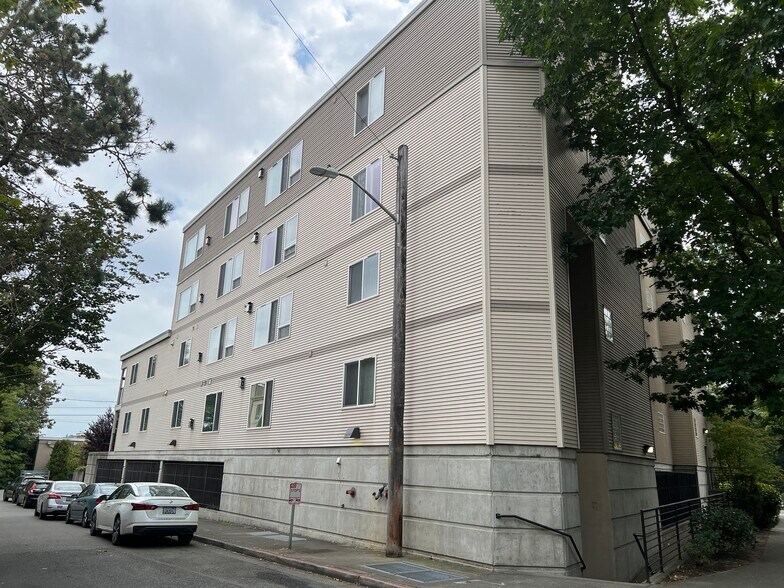 Building Photo - 559 McGraw St