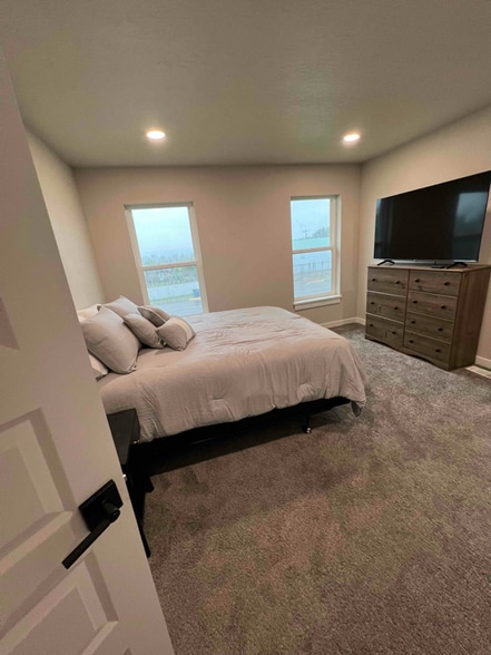Building Photo - 2502 Castle Pines Dr