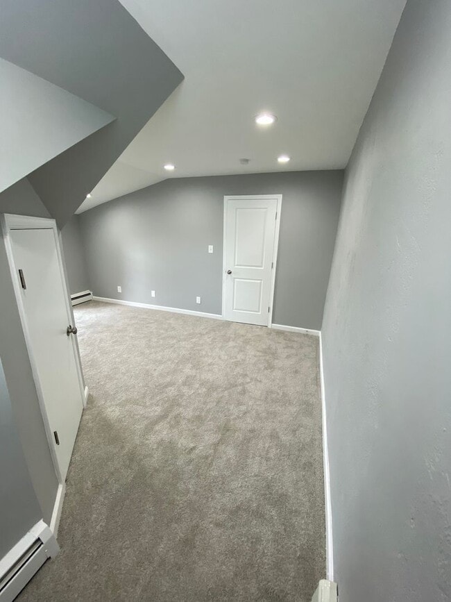 Building Photo - Cozy Renovated 2-Bedroom Home in Emmaus – ...