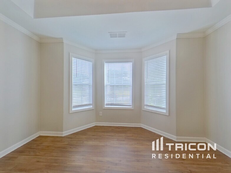 Building Photo - 119 Creekwood Dr