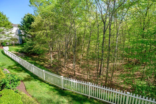 Building Photo - 82 Suzie Dr