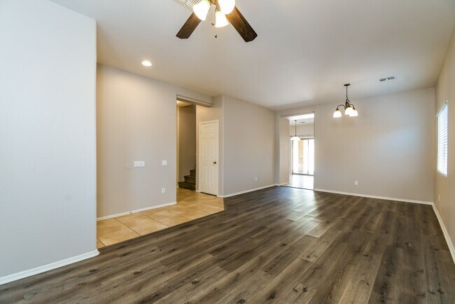 Building Photo - 5206 W Glass Ln