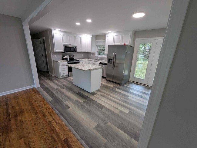 Building Photo - 310 Sunset St SW