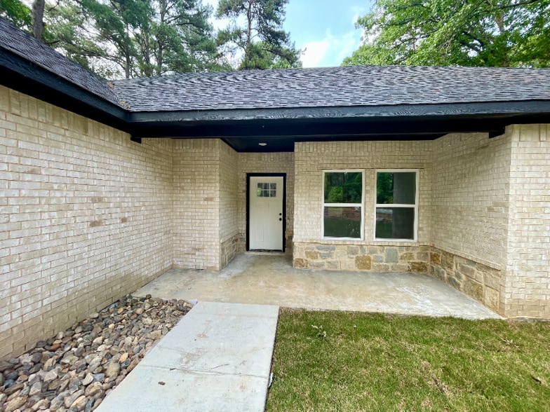 Building Photo - 17562 Highland Cir