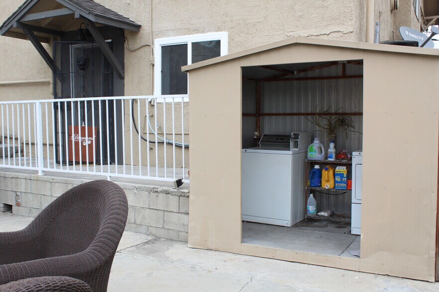 Building Photo - 3220 E 6th St