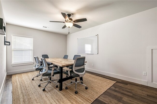 Building Photo - 501 S 7th St