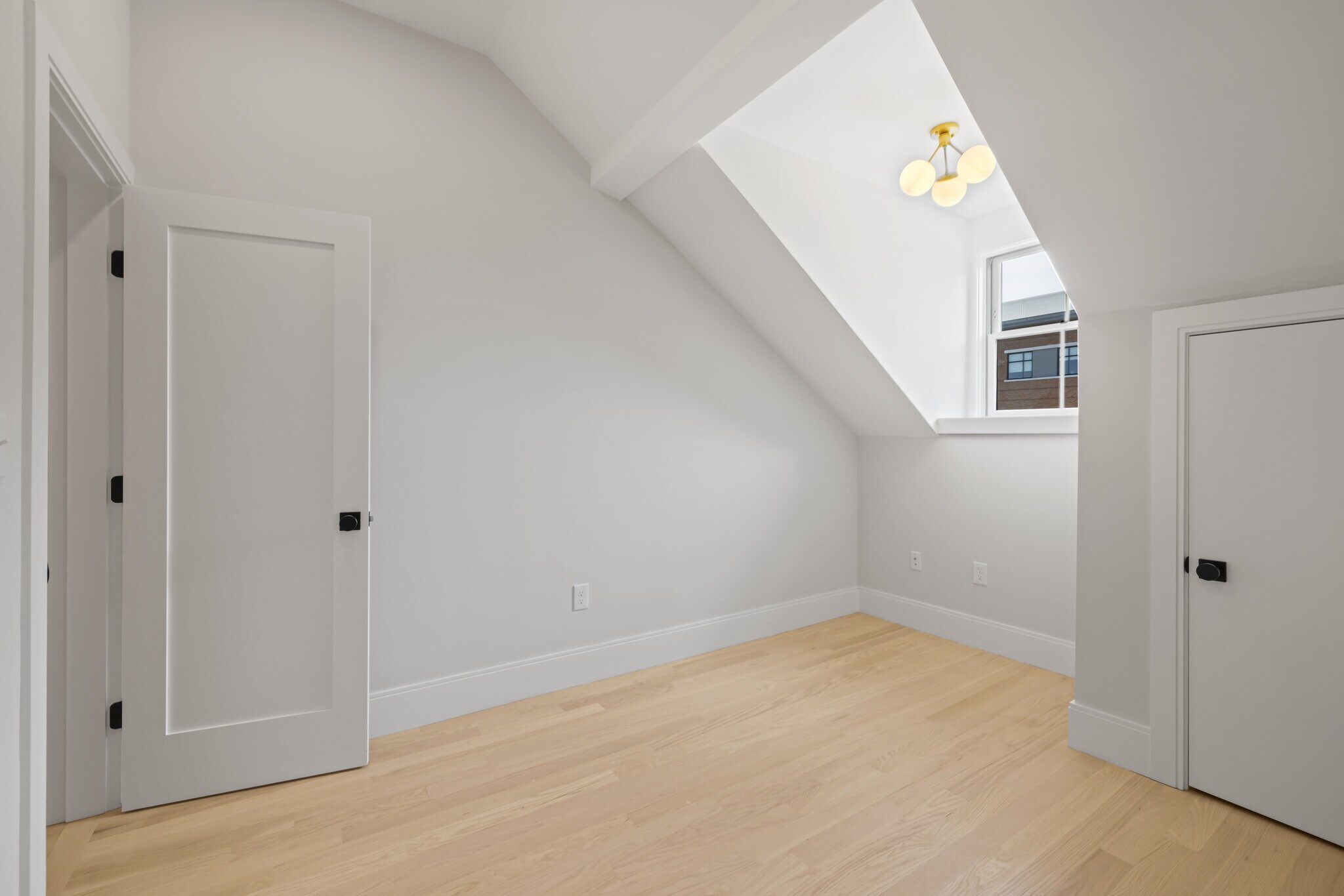 Building Photo - 22 Paris St