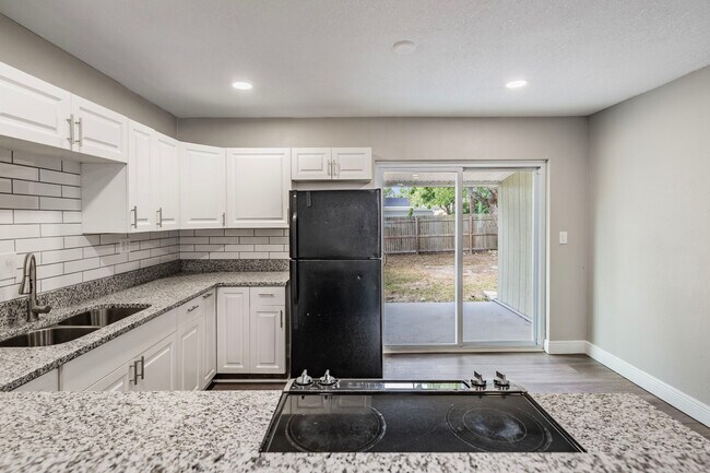 Building Photo - 7018 Sarvis St