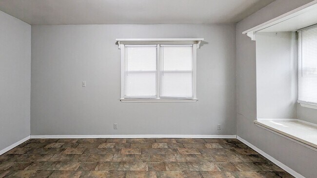 Building Photo - 3 Bedroom Home Preleasing for August 2026! Short Walk from Ball State's Campus! Updated & Spaciou...