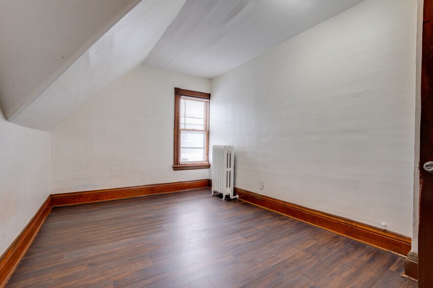 Building Photo - 1102 Sunset Ave