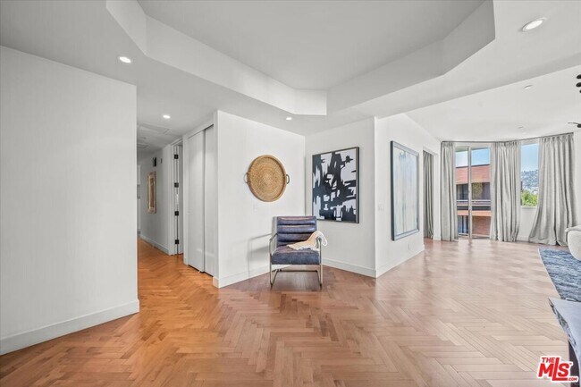 Building Photo - 300 N Swall Dr