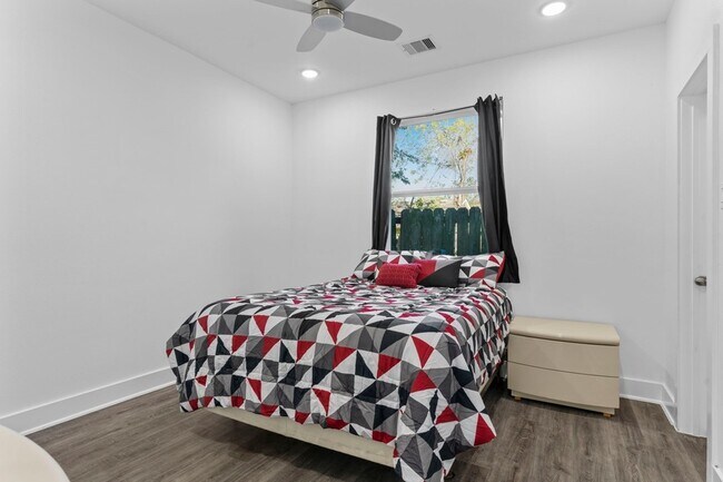 Building Photo - 4017 Ward St