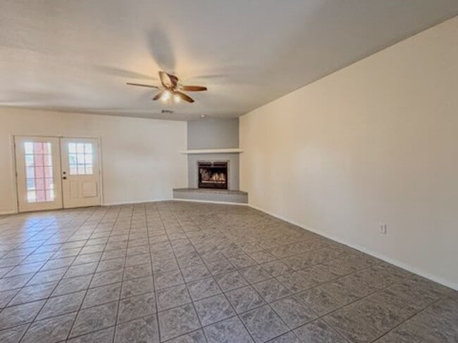 Building Photo - *MOVE IN SPECIAL* $350 OFF FIRST MONTH RENT! Spacious 4 Bedroom Home with Fireplace