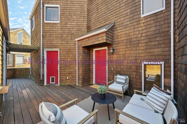 Building Photo - Panoramic View From This Strawberry Home w...