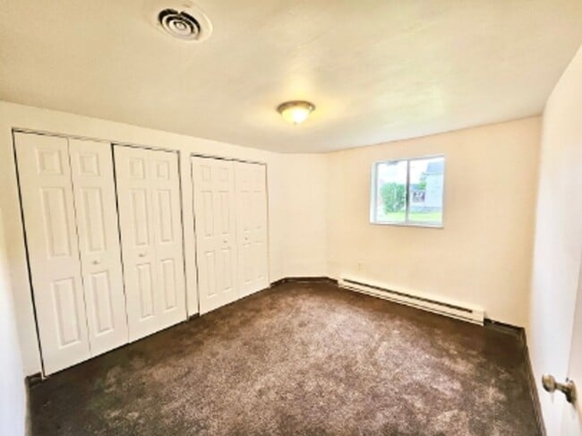 Building Photo - 415 N 4th St