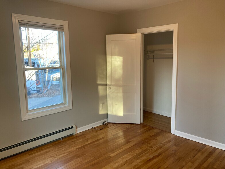 Building Photo - 185 Calef Rd