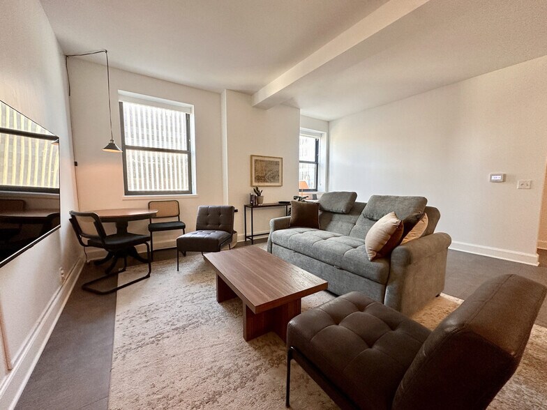 Building Photo - 758 N Broadway