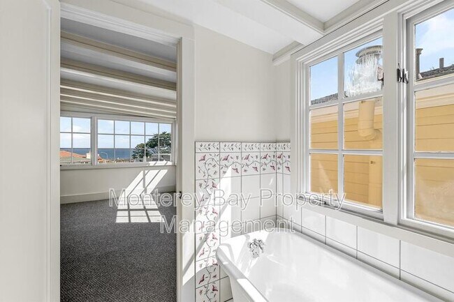 Building Photo - 225 Central Ave