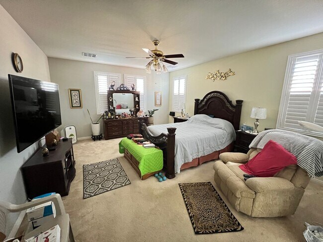 Building Photo - 1 Story 4Bed Pool Built in BBQ