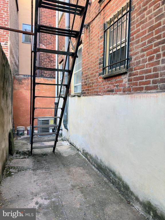 Building Photo - 545 Christian St
