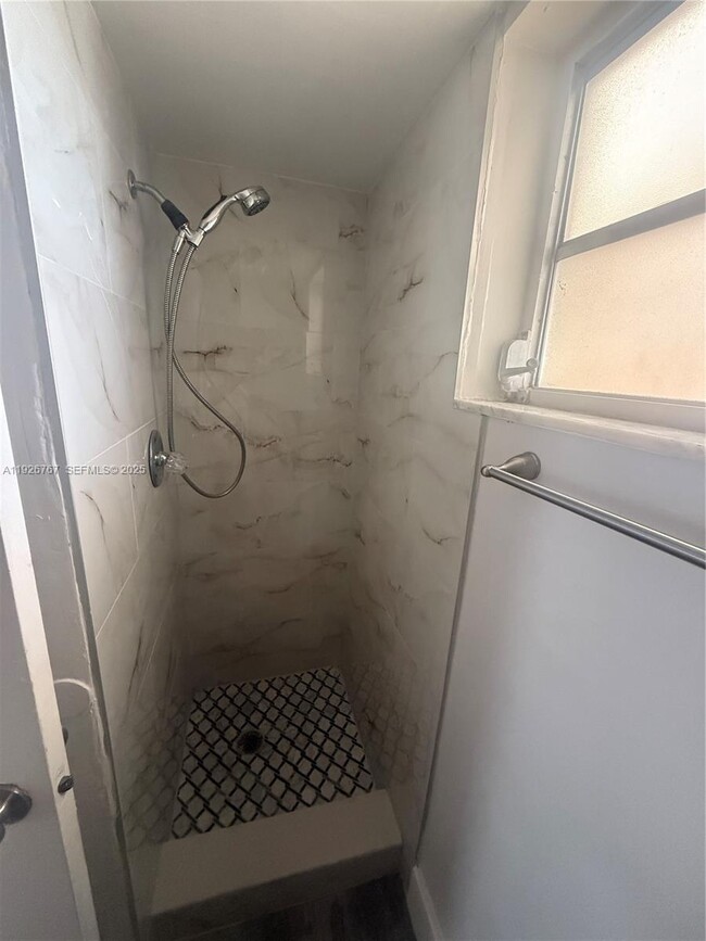 Building Photo - 8820 Fontainebleau Blvd