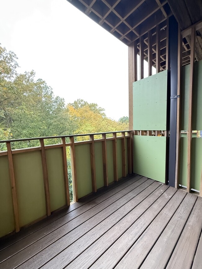 Building Photo - 610 Trent Dr