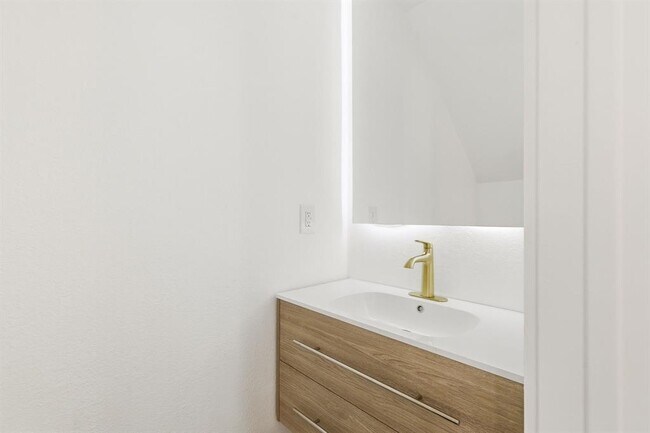 Building Photo - 1707 Yucca Ln