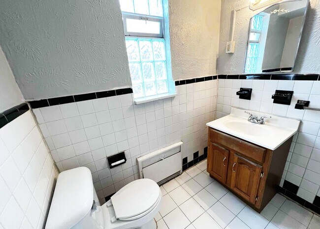 Building Photo - 596 Lowell Ave