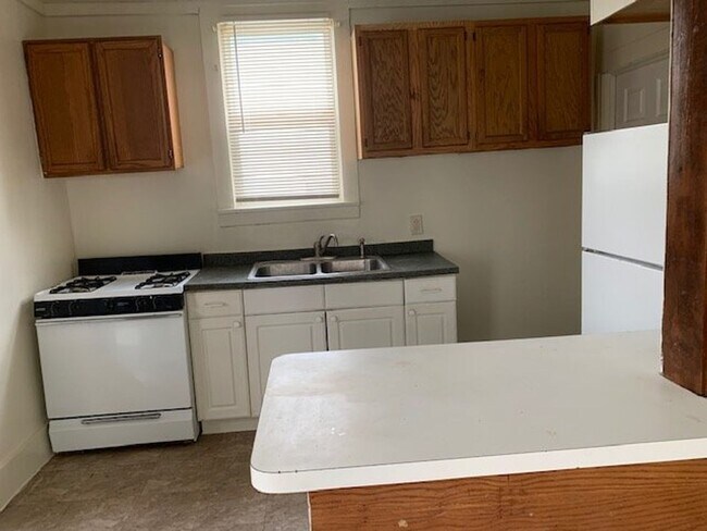 Building Photo - 3 Bedroom 1 Bath Home