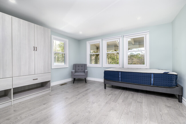 Building Photo - 414 Riversville Rd