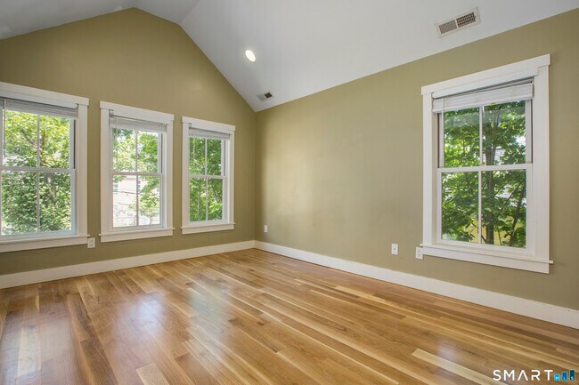 Building Photo - 14 Burr Rd