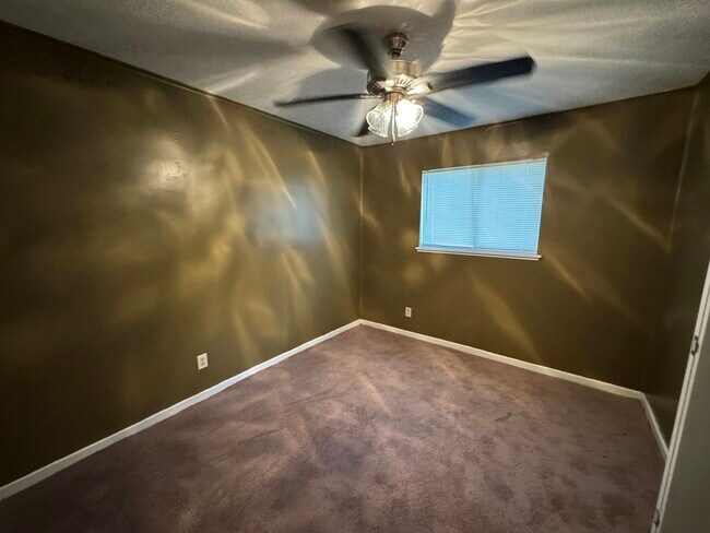 Building Photo - 1547 Dianne Dr