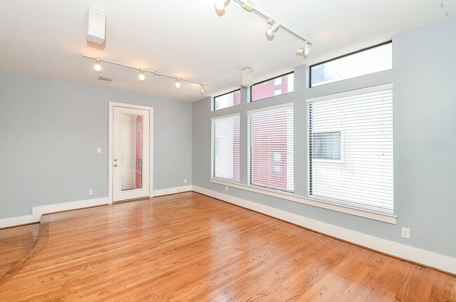 Building Photo - 408 Parker St