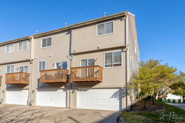 Building Photo - 743 Cherry Creek Dr