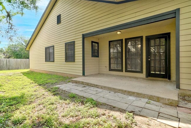Building Photo - 8704 Clearbrook Trail