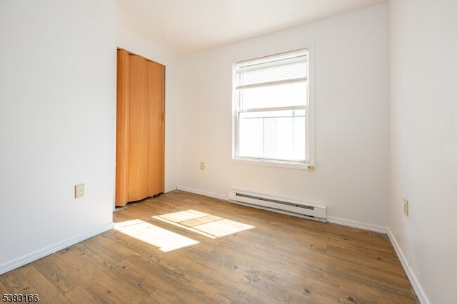 Building Photo - 394 S 8th St