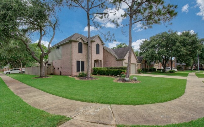 Building Photo - 3203 Blaesser Dr