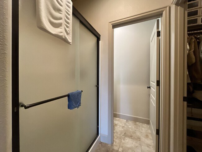 Building Photo - Charming 3 Bedroom Villebois Home with Loft, A/C, Designer Finishes and Community Pool!