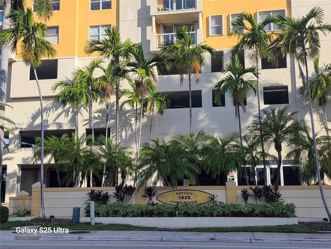 Building Photo - 1625 Kennedy Cswy