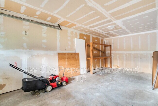 Building Photo - 1099 Woolsey Dr