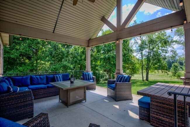 Building Photo - Fully Furnished, Short Term Rental, 1 Mont...