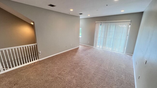 Building Photo - Beautiful 3/2 Townhouse Available !!