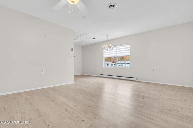 Building Photo - 15 Yorkshire Ct